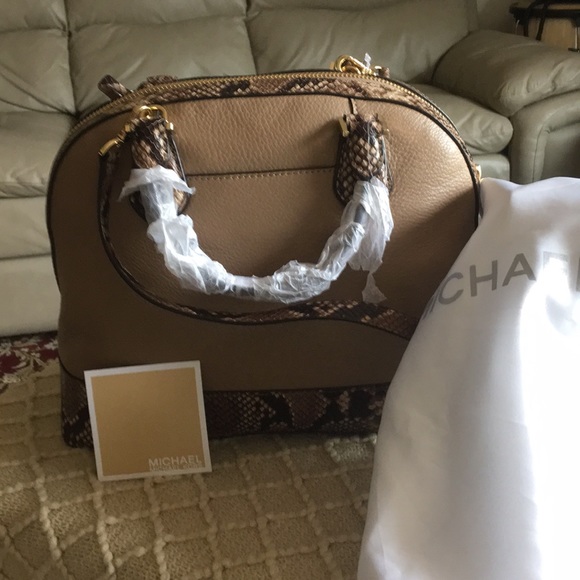 Michael Kors pebbled Leather two Tone Satchel - Picture 10 of 10